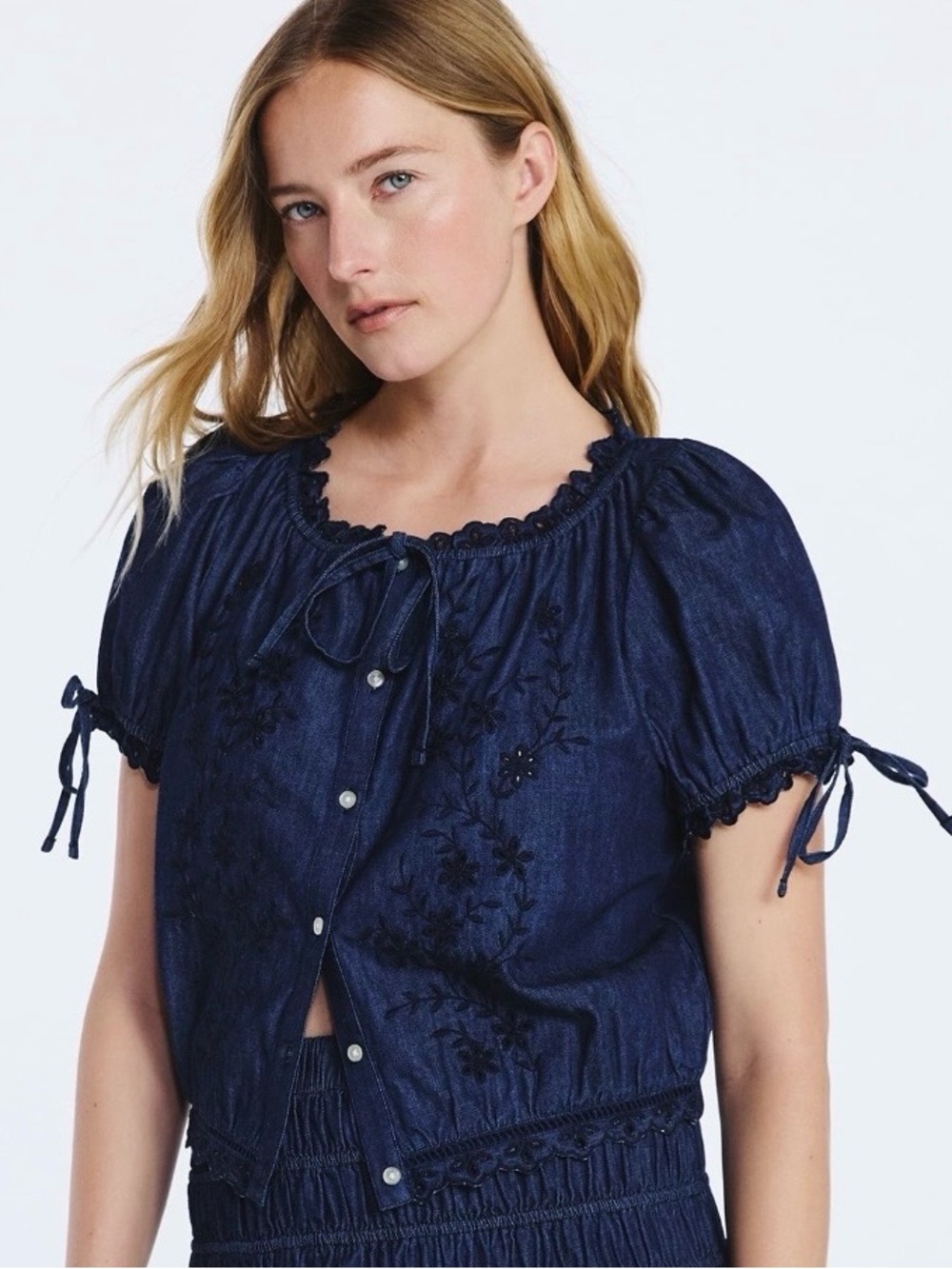 New FREE ASSEMBLY Embroidered Cropped Cotton Top with Short Sleeves NWT - Picture 2 of 14